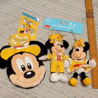 ディズニー(Disney)の【新品】ミッキー&ミニーのストラップ、ミッキーの小物入れ(キャラクターグッズ)