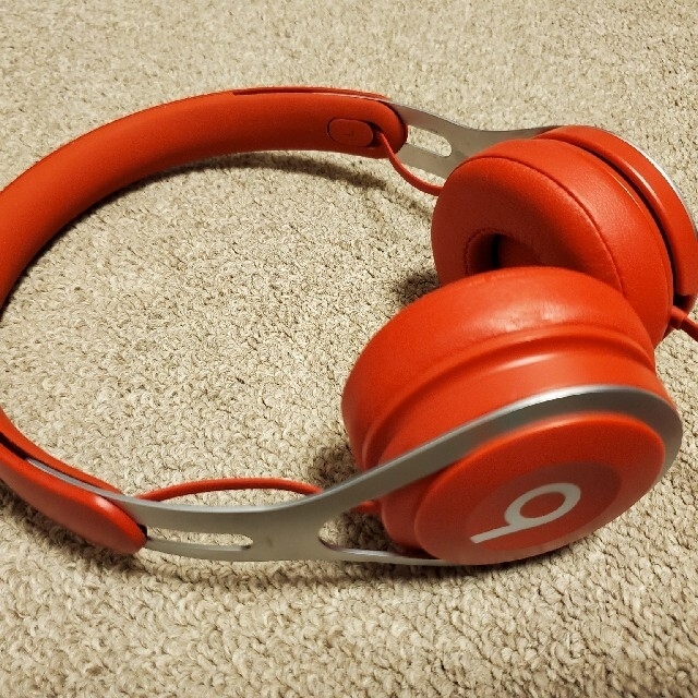 Beats by Dr Dre(ビーツバイドクタードレ)の【最終価格】ヘッドホン beats レッド スマホ/家電/カメラのオーディオ機器(ヘッドフォン/イヤフォン)の商品写真