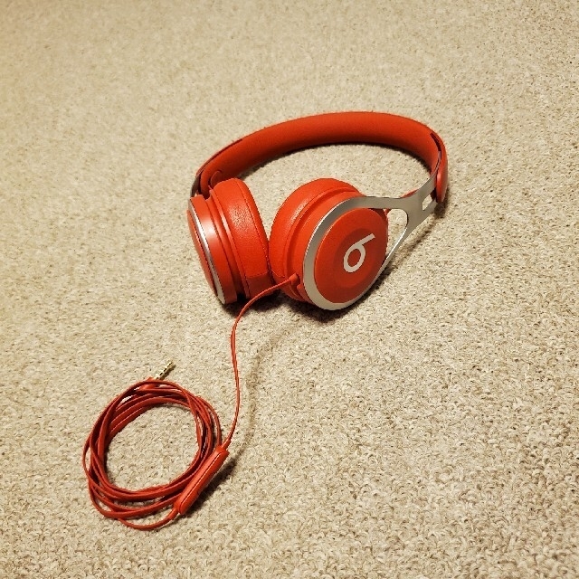 Beats by Dr Dre(ビーツバイドクタードレ)の【最終価格】ヘッドホン beats レッド スマホ/家電/カメラのオーディオ機器(ヘッドフォン/イヤフォン)の商品写真