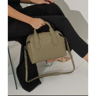 チャールズアンドキース(Charles and Keith)のCHARLES＆KEITH ダブルハンドルミニダッフルバッグ (ショルダーバッグ)