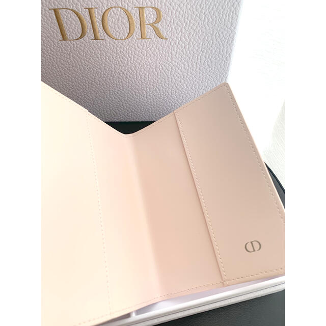 Dior(ディオール)の新品未使用　Dior パスポートケース レディースのファッション小物(パスケース/IDカードホルダー)の商品写真