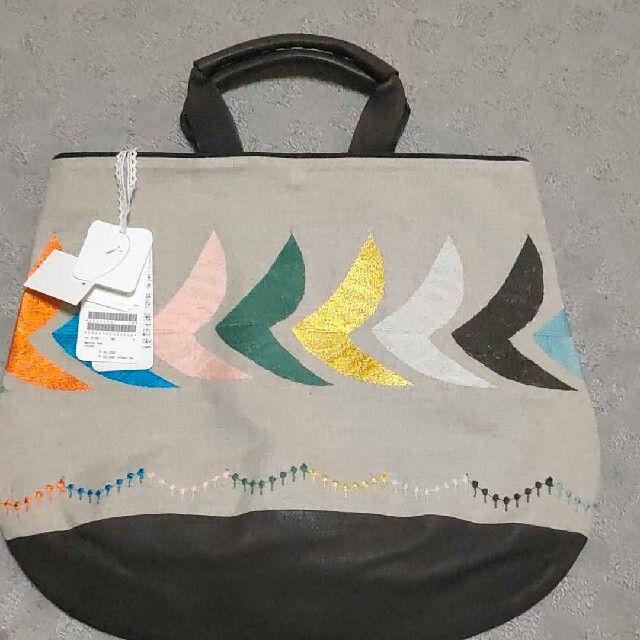 ミナペルホネン bird マロンバッグ レディースのバッグ(ハンドバッグ)の商品写真