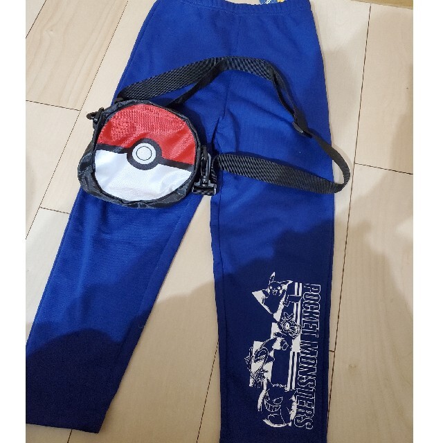 ポケモン(ポケモン)の新品2点セット★ポケモン★ロングパンツ★ショルダーバッグ キッズ/ベビー/マタニティのキッズ服男の子用(90cm~)(パンツ/スパッツ)の商品写真