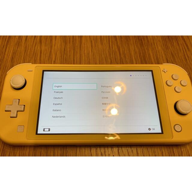 Nintendo Switch(ニンテンドースイッチ)のSwitch lite スイッチライト　イエロー エンタメ/ホビーのゲームソフト/ゲーム機本体(携帯用ゲーム機本体)の商品写真