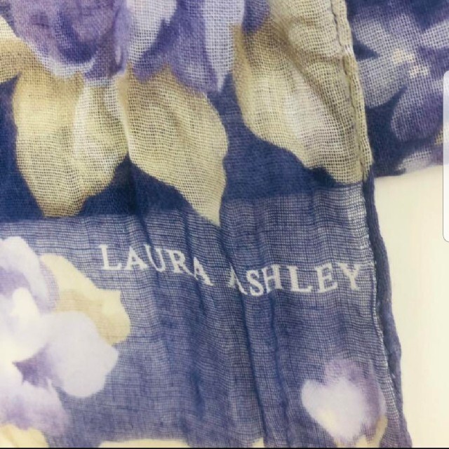 LAURA ASHLEY(ローラアシュレイ)のLAURA ASHLEY ストール　青紫 レディースのファッション小物(ストール/パシュミナ)の商品写真