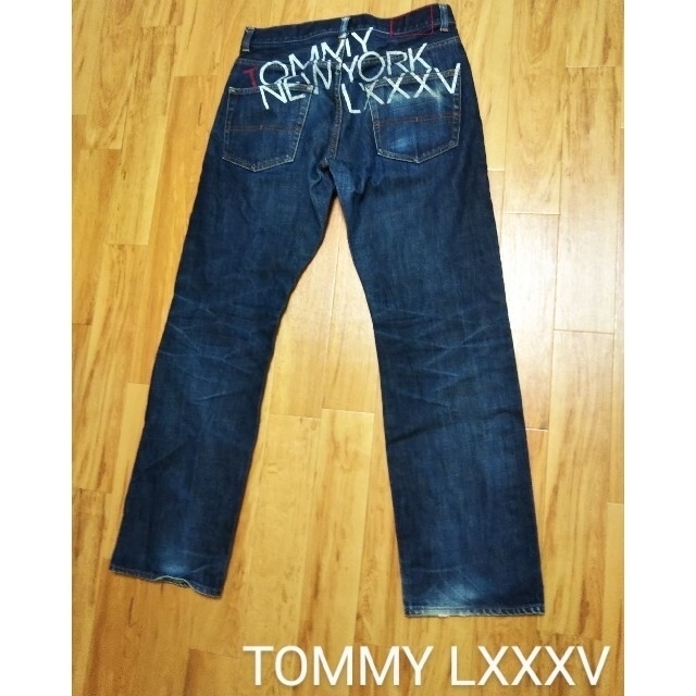 TOMMY(トミー)のTOMMY NEW YORK LXXXV デカロゴバックプリントデニム ジーンズ メンズのパンツ(デニム/ジーンズ)の商品写真