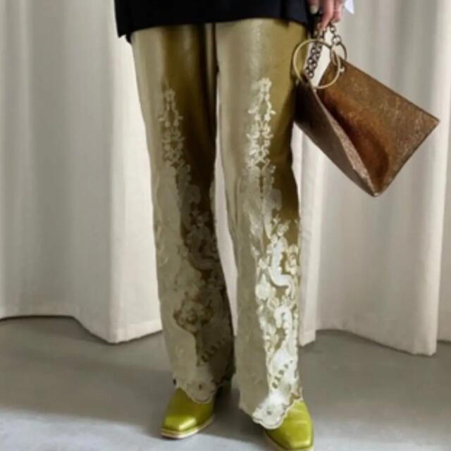ameri UND FLOWER EMBROIDERY VELOUR PANTS - abraprev.org.br