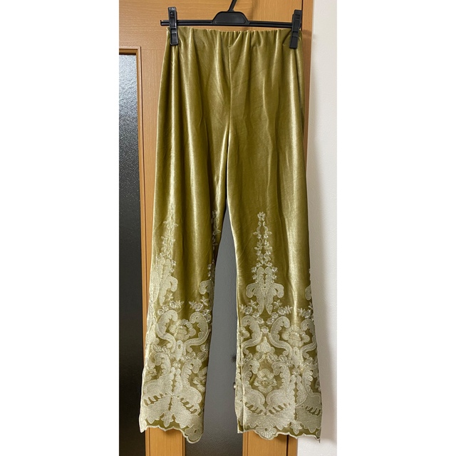 ameri UND FLOWER EMBROIDERY VELOUR PANTS