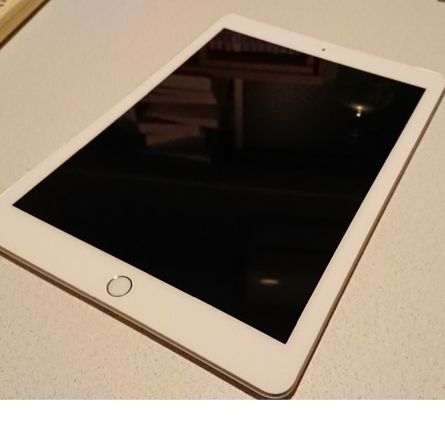 iPad(アイパッド)の【中古美品】Apple iPad第6世代 32GB SIMフリー スマホ/家電/カメラのPC/タブレット(タブレット)の商品写真