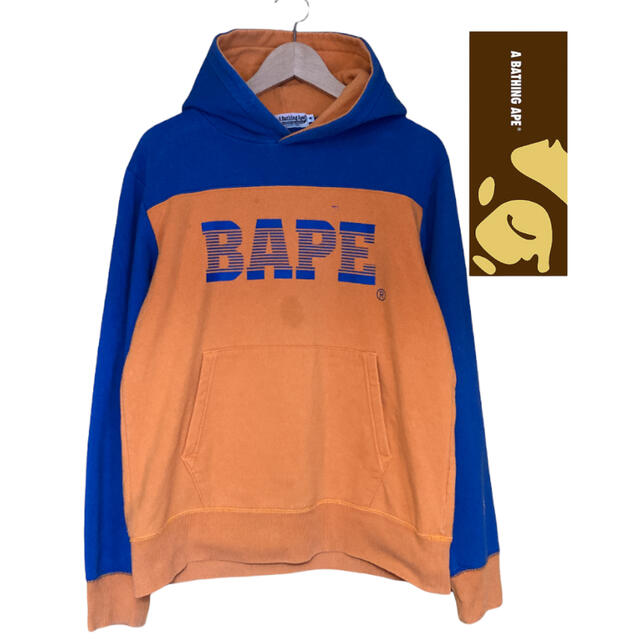 A BATHING APE(アベイシングエイプ)のA BATHING APE プルオーバーパーカー　デカロゴ　サイズM メンズのトップス(パーカー)の商品写真