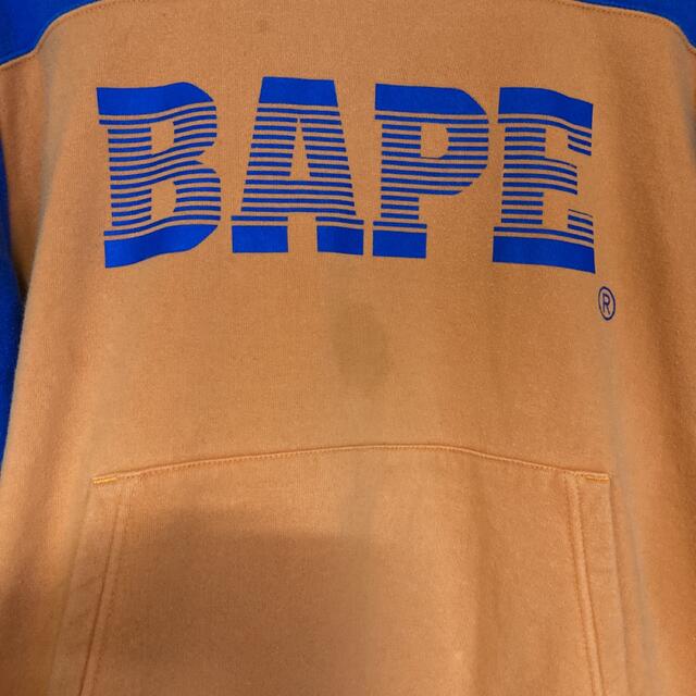 A BATHING APE(アベイシングエイプ)のA BATHING APE プルオーバーパーカー　デカロゴ　サイズM メンズのトップス(パーカー)の商品写真