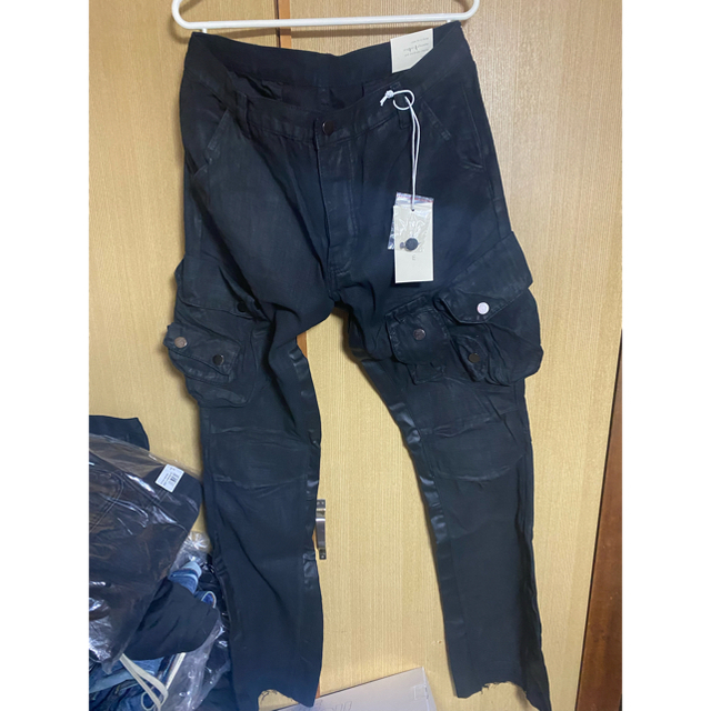 新品　MNML WAXED CARGO FLARE DENIM (33) メンズのパンツ(デニム/ジーンズ)の商品写真