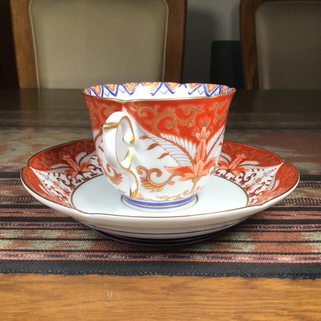 有田焼 其泉 鹿鳴館『赤濃金彩 唐草』 カップ&ソーサー トリオの 有田焼 其泉 鹿鳴館『赤濃金彩 唐草』 カップ&ソーサー トリオの