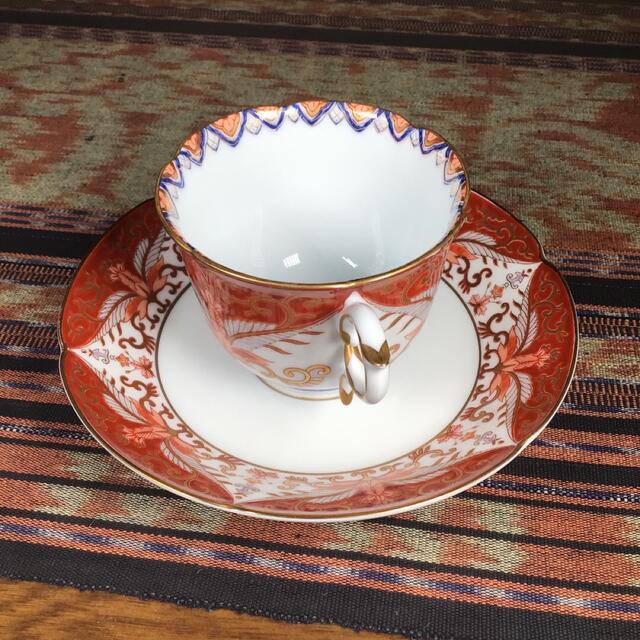 有田焼 其泉 鹿鳴館『赤濃金彩 唐草』 カップ&ソーサー トリオの 有田焼 其泉 鹿鳴館『赤濃金彩 唐草』 カップ&ソーサー トリオの