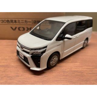 トヨタ - 1/30 ヴォクシー VOXYミニカー ホワイトパールクリスタル