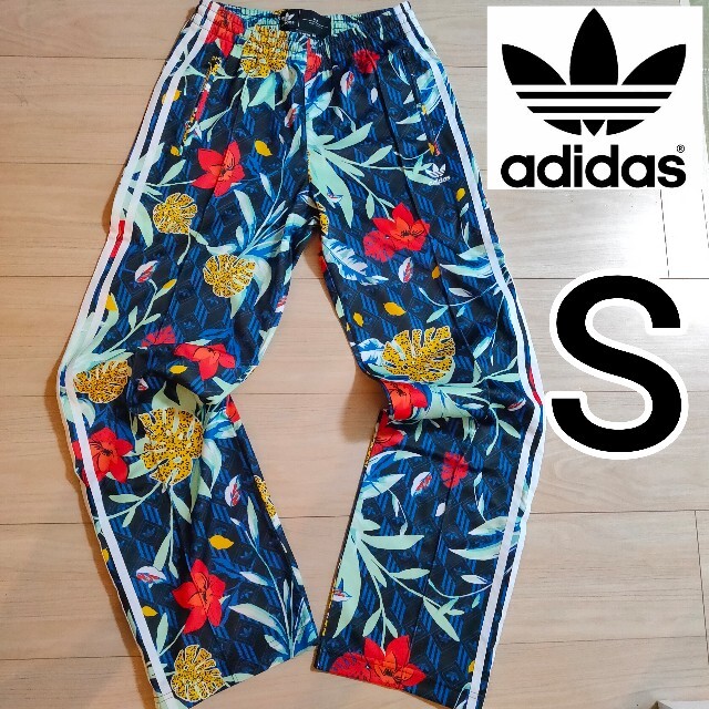 adidas(アディダス)の新品 アディダス 青花柄 トラックパンツ ジャージ S フローラル adidas レディースのパンツ(その他)の商品写真