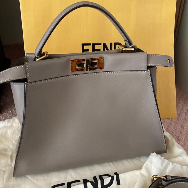 レディースFENDI ピーカーブー　美品