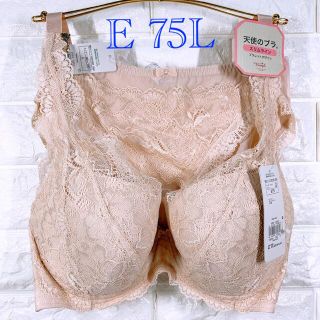 トリンプ(Triumph)のトリンプ　天使のブラスリムラインブラレットデザインブラ＆ショーツセットE 75L(ブラ&ショーツセット)