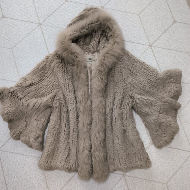 新品FIROSA  毛皮リアルファー　グレー色　可愛いリボンジャケット　コート