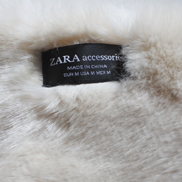 ZARA(ザラ)のフェイクファースヌード レディースのファッション小物(スヌード)の商品写真