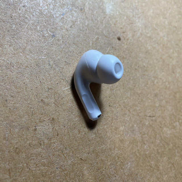 Apple(アップル)のAirPods Pro 右耳 R スマホ/家電/カメラのオーディオ機器(ヘッドフォン/イヤフォン)の商品写真