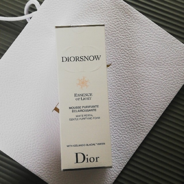 Dior(ディオール)の最終値下げ★売れなければ処分します★ディオールスノーライト　洗顔フォーム コスメ/美容のスキンケア/基礎化粧品(洗顔料)の商品写真