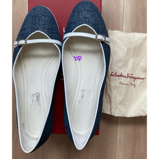 Salvatore Ferragamo(サルヴァトーレフェラガモ)の【ユーズド】Salvatore Ferragamo フラットパンプス　8D レディースの靴/シューズ(バレエシューズ)の商品写真