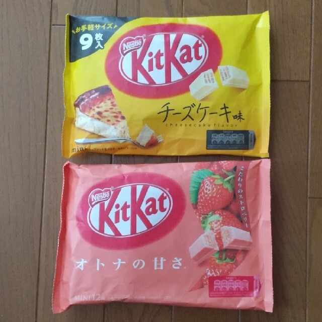 Nestle(ネスレ)のキットカットミニ チーズケーキ味 & オトナの甘さ（ストロベリー） 食品/飲料/酒の食品(菓子/デザート)の商品写真