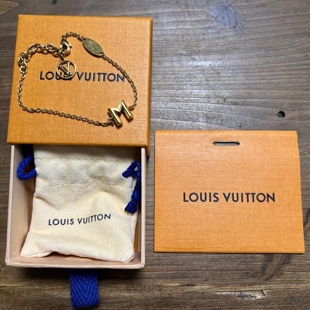 LOUIS VUITTON(ルイヴィトン)のLouis Vuitton ブレスレット イニシャル M ブレス レディースのアクセサリー(ブレスレット/バングル)の商品写真