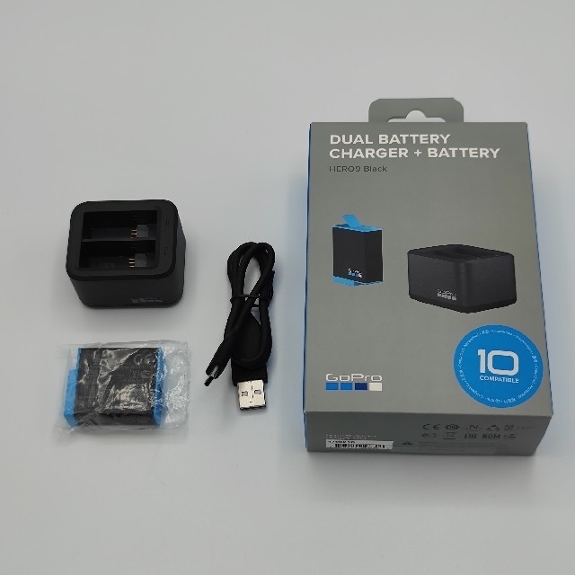 GoPro(ゴープロ)のDUAL BATTERY CHARG + BATTERY スマホ/家電/カメラのスマートフォン/携帯電話(バッテリー/充電器)の商品写真