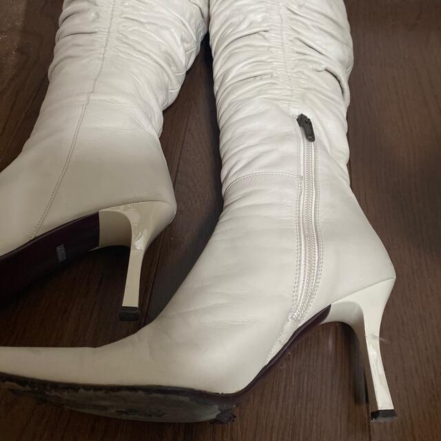 paradis noir(パラディノワール)のホワイトロングブーツ22.5cm PARADISNOIR レディースの靴/シューズ(ブーツ)の商品写真