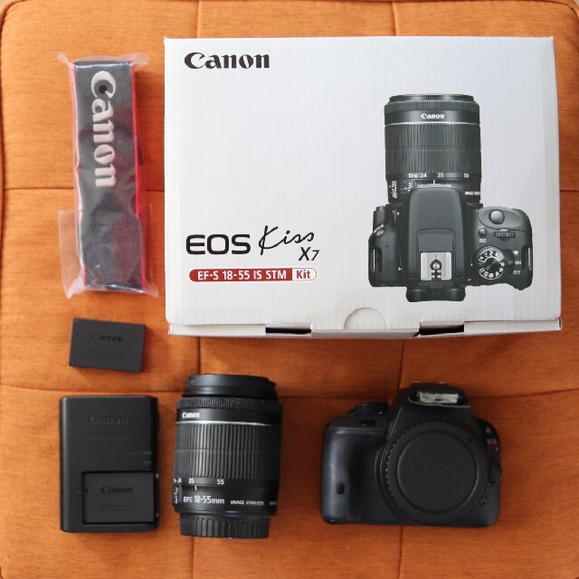 Canon(キヤノン)の【セット】Canon EOS KISS X7 EF-S18-55 IS STM スマホ/家電/カメラのカメラ(デジタル一眼)の商品写真