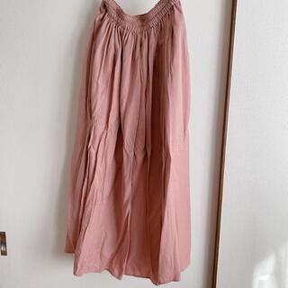 ユニクロ(UNIQLO)のピンク　スカート(ひざ丈スカート)