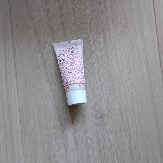 CLARINS(クラランス)のCLARINS ホリデーポーチ&サンプル コスメ/美容のキット/セット(サンプル/トライアルキット)の商品写真