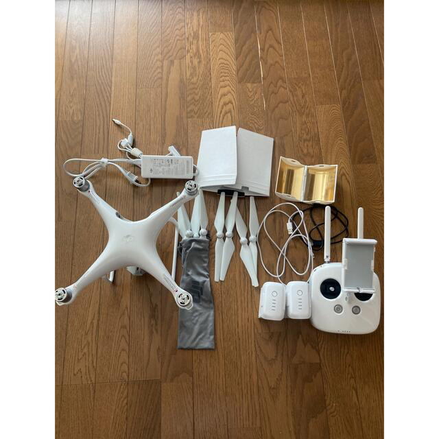 国内正規品　ドローンDJI ファントム4Phantom4