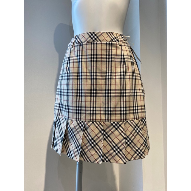 BURBERRY(バーバリー)の【新品】バーバリー✴︎ノバチェック柄 ひざ丈 台形 スカート 160サイズ キッズ/ベビー/マタニティのキッズ服女の子用(90cm~)(スカート)の商品写真