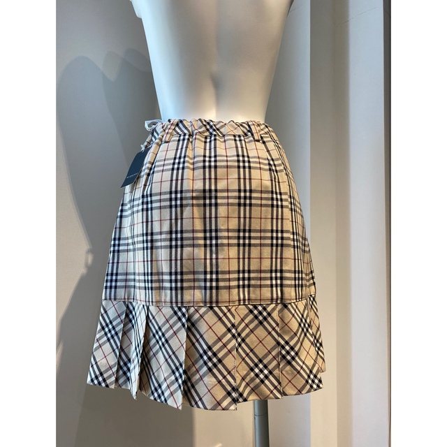 BURBERRY(バーバリー)の【新品】バーバリー✴︎ノバチェック柄 ひざ丈 台形 スカート 160サイズ キッズ/ベビー/マタニティのキッズ服女の子用(90cm~)(スカート)の商品写真