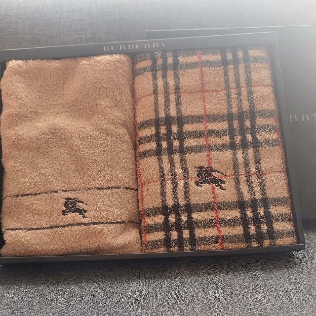 BURBERRY(バーバリー)のBURBERRY　バスタオル・フェイスタオル　新品・未使用 インテリア/住まい/日用品の日用品/生活雑貨/旅行(タオル/バス用品)の商品写真