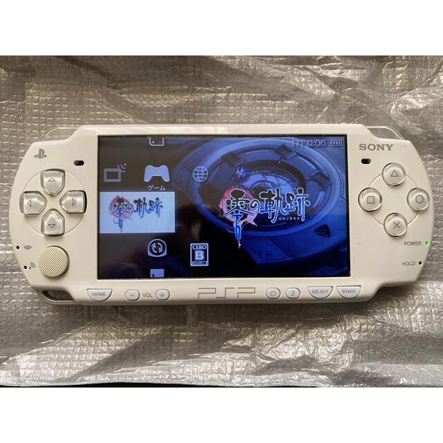 SONY(ソニー)のPSP 2000 セット エンタメ/ホビーのゲームソフト/ゲーム機本体(携帯用ゲーム機本体)の商品写真