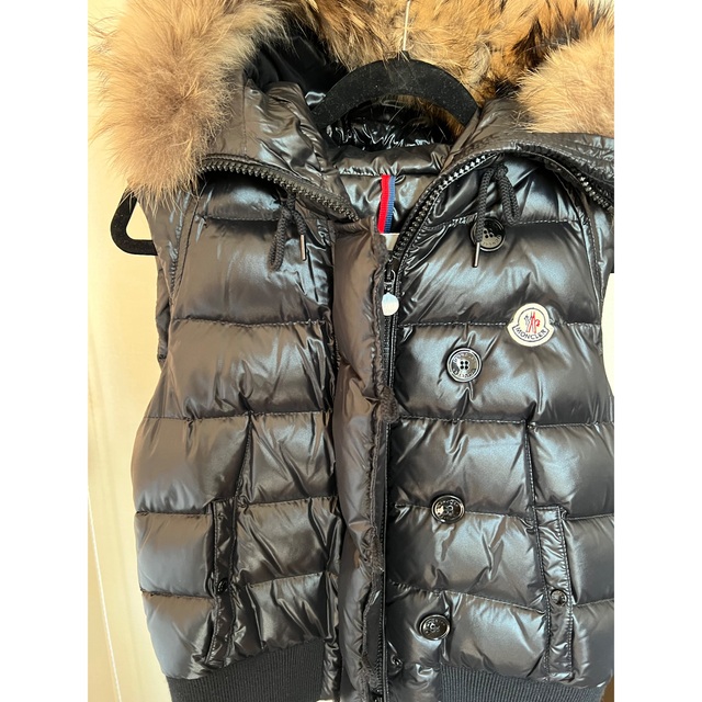 MONCLER(モンクレール)のモンクレール レディースのジャケット/アウター(ダウンベスト)の商品写真