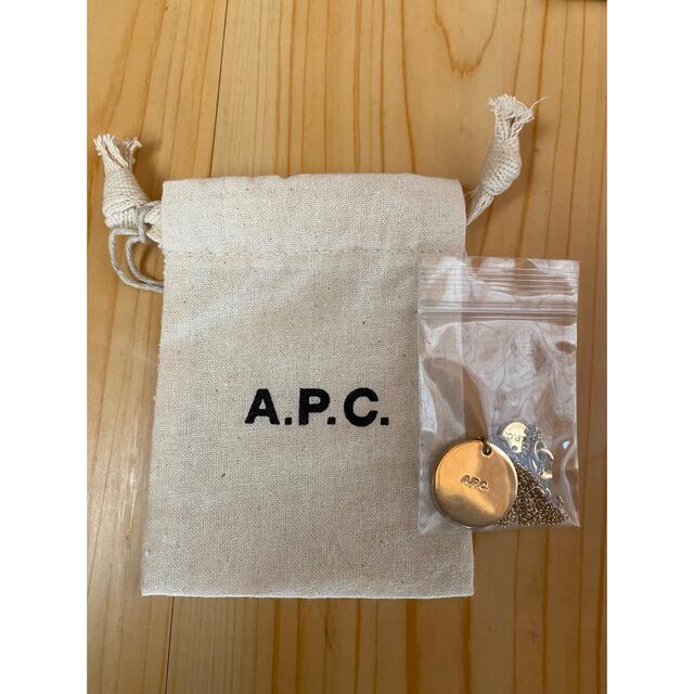 A.P.C. アーペーセーロゴ ペンダントネックレス ゴールドアーペーセー