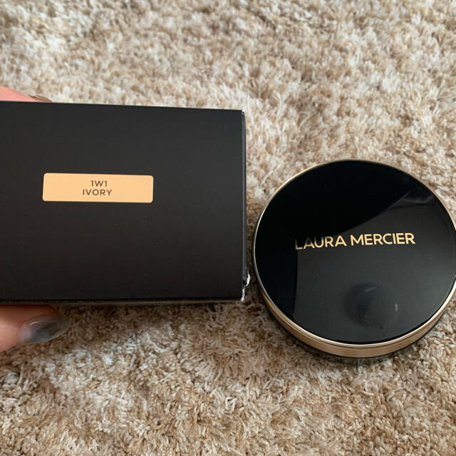 laura mercier(ローラメルシエ)のローラメルシエ  クッションファンデーション 1W1 コスメ/美容のベースメイク/化粧品(ファンデーション)の商品写真