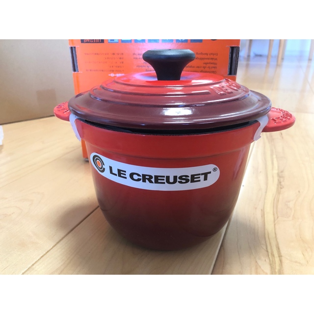 LE CREUSET(ルクルーゼ)のココット・エブリィ18 チェリーレッド インテリア/住まい/日用品の日用品/生活雑貨/旅行(日用品/生活雑貨)の商品写真