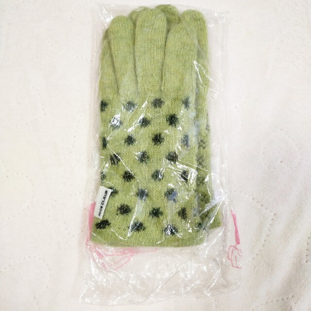 NICE CLAUP(ナイスクラップ)のナイスクラップ　手袋　ドット柄　グリーン レディースのファッション小物(手袋)の商品写真