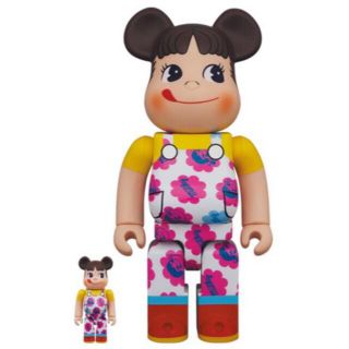 メディコムトイ(MEDICOM TOY)のBE@RBRICK ペコちゃん 70周年デザイン 100％ & 400％(フィギュア)