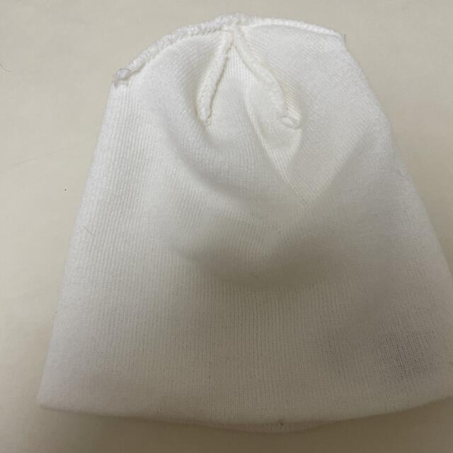 UNDERCOVER(アンダーカバー)のUNDERCOVER　NEWERA　 ビーニーキャップ　アンダーカバー　白色 メンズの帽子(ニット帽/ビーニー)の商品写真
