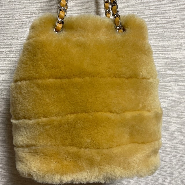 ear PAPILLONNER(イアパピヨネ)のear ムートンバック　本革 レディースのバッグ(ショルダーバッグ)の商品写真