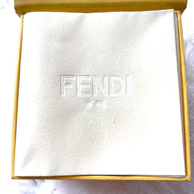 FENDI お花ブローチ　数回のみ着用美品　レア 1