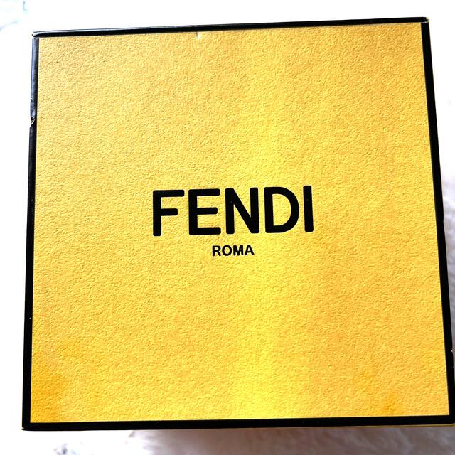 FENDI お花ブローチ　数回のみ着用美品　レア 2