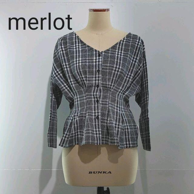 merlot(メルロー)のmerlot　メルロー　チェックショート丈カットソー レディースのトップス(カットソー(長袖/七分))の商品写真